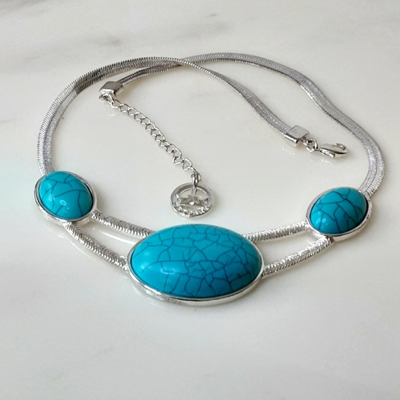 CROWN TRIFARI Lucite Turquoise Cabochon Herringbone Silver Tone Necklace - Picture 2 of 6